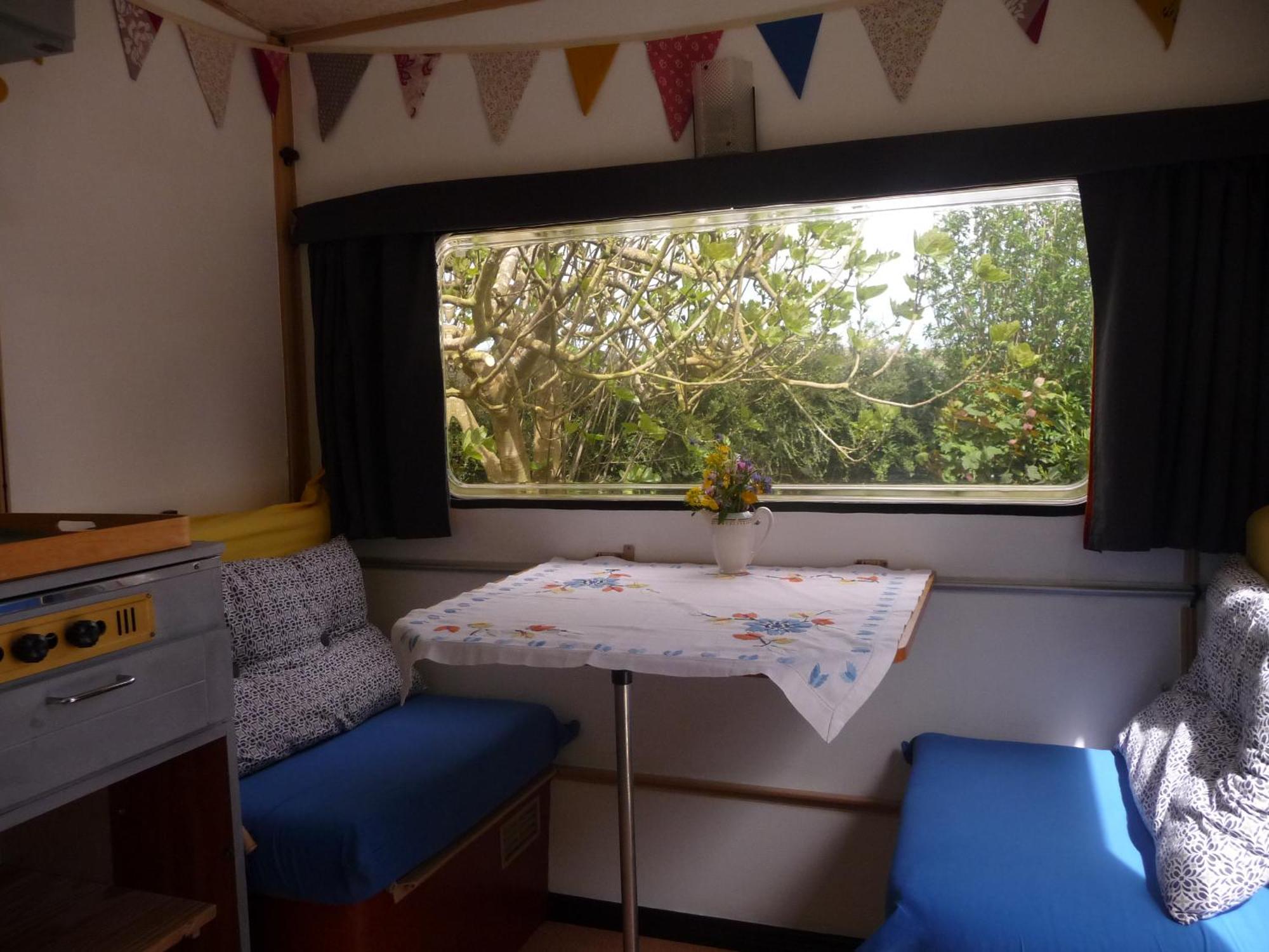 Bretagne Chambre D'Hotes Suite 53M2 Et Caravane Vintage Avec Cuisine Et Salle De Bains Privees Brittany B&B 53M2 Suite And Vintage Caravan Glamping With Private Kitchen And Bathroom Pleumeur-Gautier Екстер'єр фото