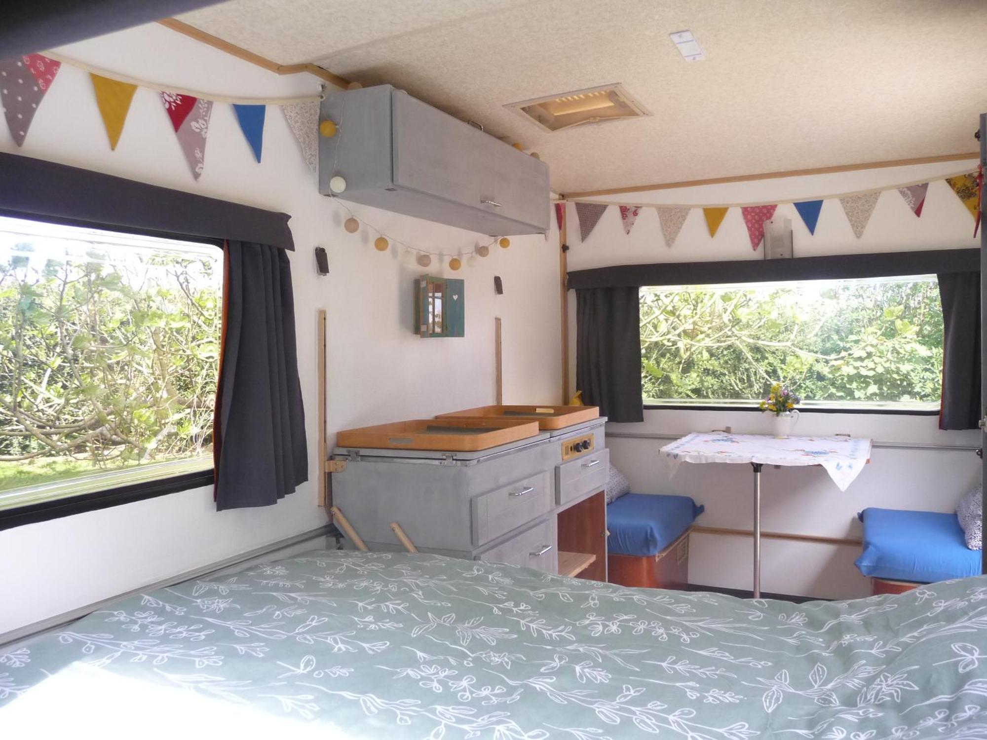 Bretagne Chambre D'Hotes Suite 53M2 Et Caravane Vintage Avec Cuisine Et Salle De Bains Privees Brittany B&B 53M2 Suite And Vintage Caravan Glamping With Private Kitchen And Bathroom Pleumeur-Gautier Екстер'єр фото