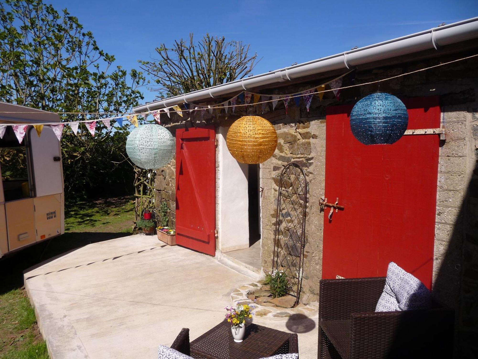 Bretagne Chambre D'Hotes Suite 53M2 Et Caravane Vintage Avec Cuisine Et Salle De Bains Privees Brittany B&B 53M2 Suite And Vintage Caravan Glamping With Private Kitchen And Bathroom Pleumeur-Gautier Екстер'єр фото
